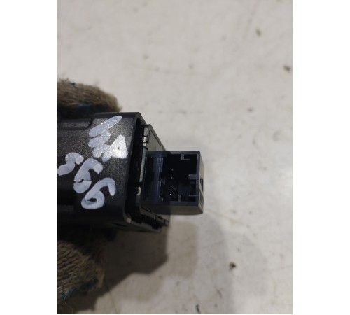 Кнопка открывания багажника