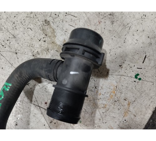 Патрубок системы охлаждения