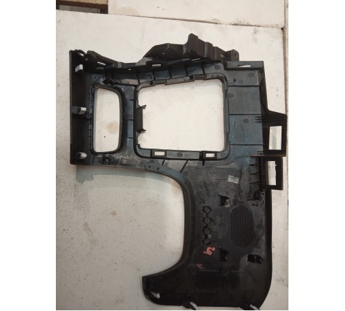 Обшивка под рулевой колонкой