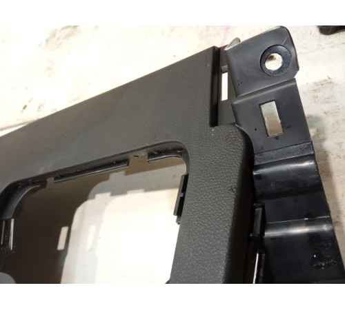 Обшивка под рулевой колонкой