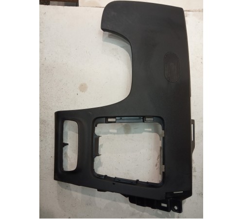 Обшивка под рулевой колонкой