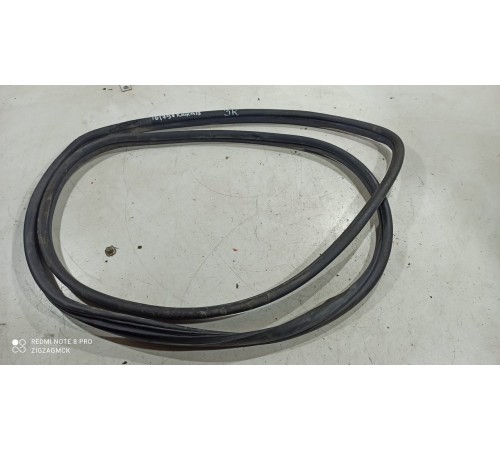 Уплотнитель двери(задний правый)