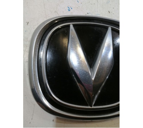 Эмблема передняя в бампер