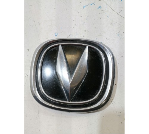 Эмблема передняя в бампер