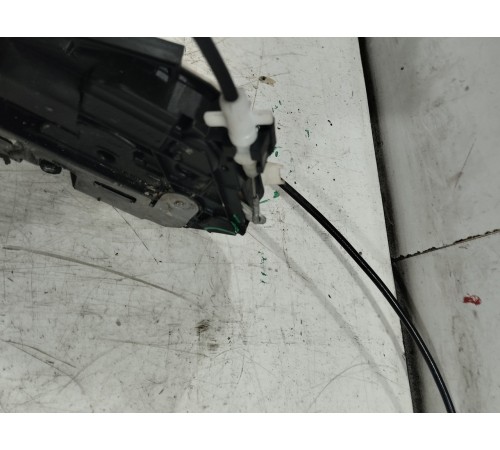 Замок двери передний левый