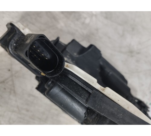 Замок двери передний левый