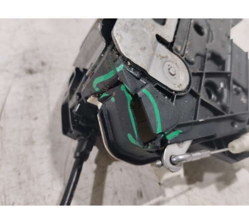 Замок двери передний левый