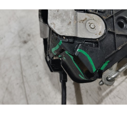 Замок двери передний левый