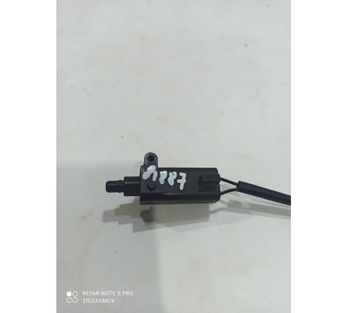 Концевик замка капота