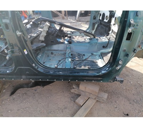 Порог правый с центральной стойкой