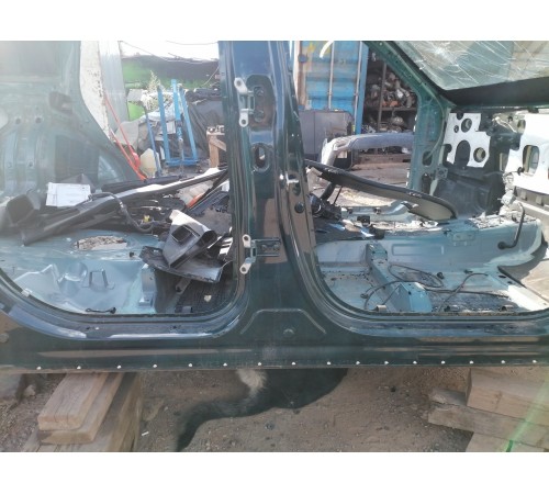 Порог правый с центральной стойкой