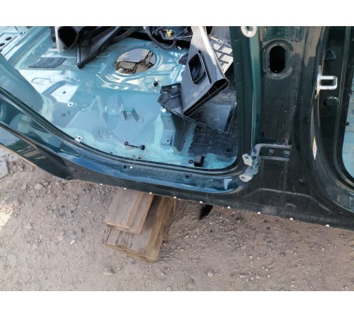 Порог правый с центральной стойкой