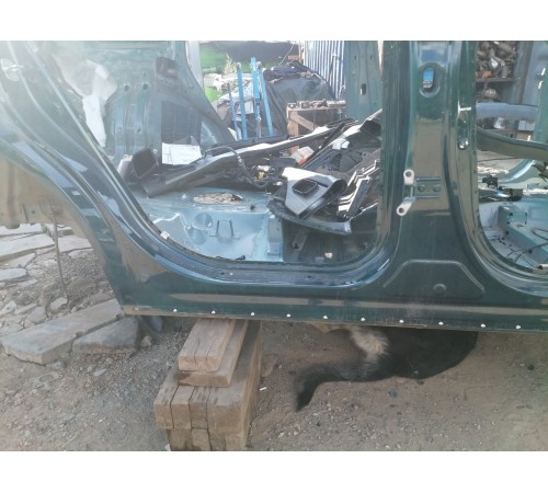 Порог правый с центральной стойкой