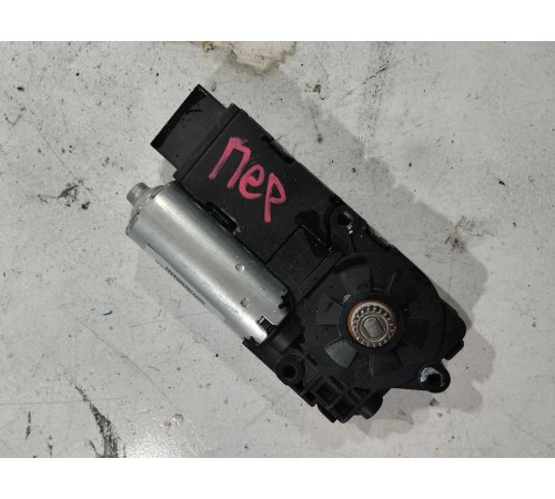 Моторчик люка передний