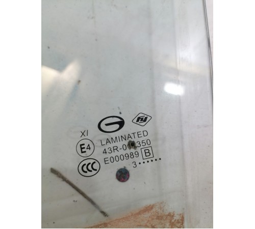 Стекло двери переднее левое многослойное