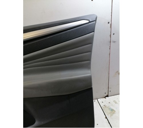 Обшивка двери передняя правая