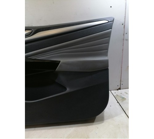 Обшивка двери передняя правая