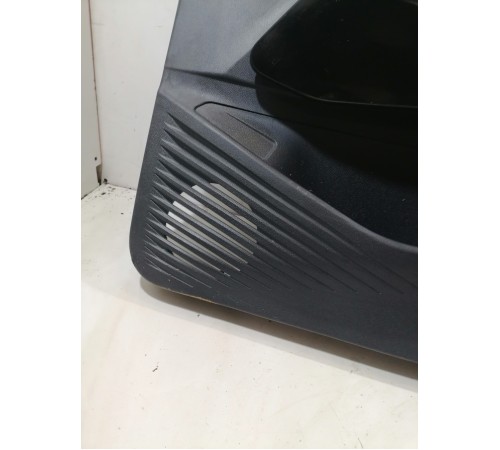 Обшивка двери передняя правая