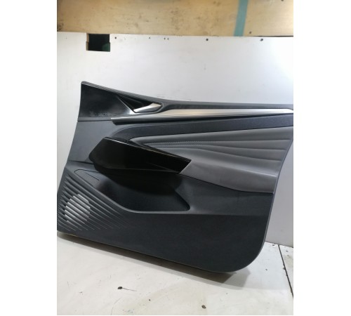 Обшивка двери передняя правая