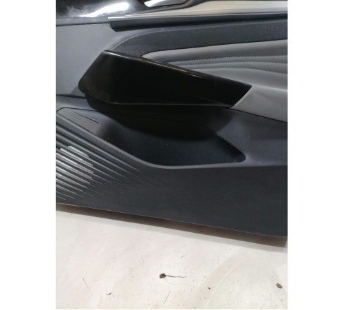 Обшивка двери передняя правая