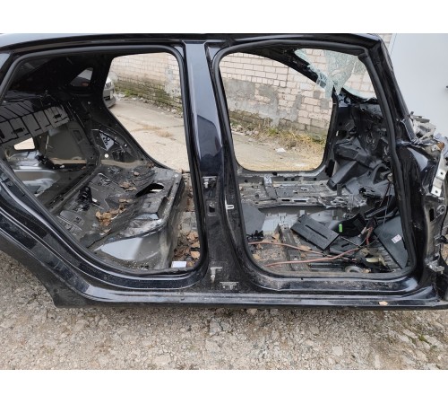 Порог со стойкой правый