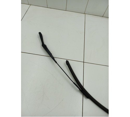 Поводок стеклоочистителя правый