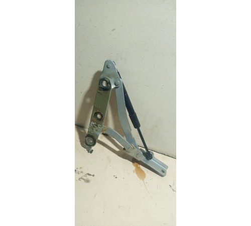 Петля крышки багажника правая