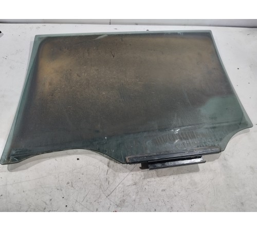 Стекло двери (заднее правое)