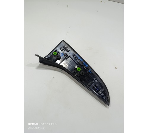 Накладка крышки багажника левая