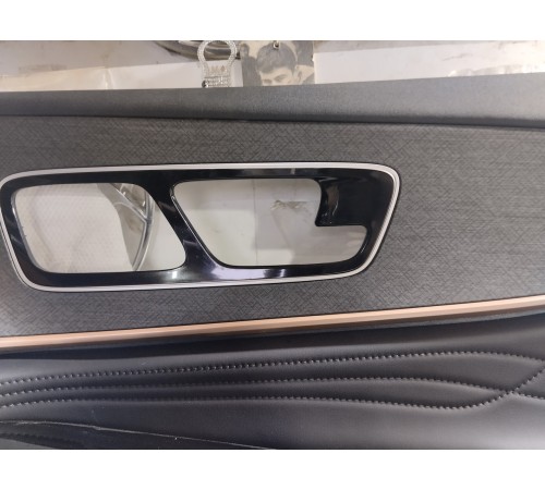 Обшивка двери передняя правая