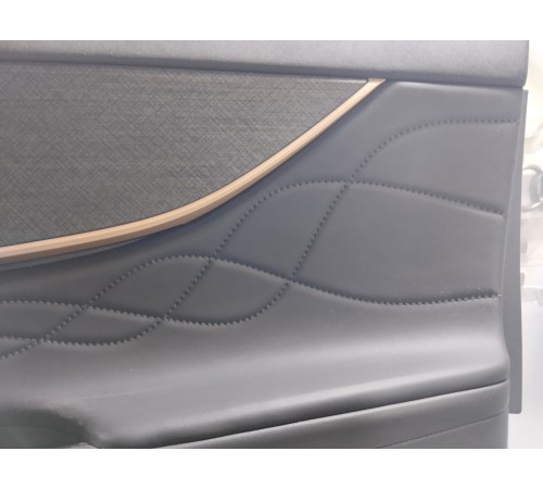 Обшивка двери передняя правая