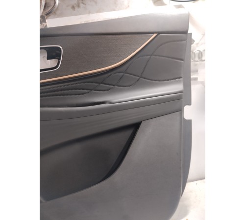 Обшивка двери передняя правая