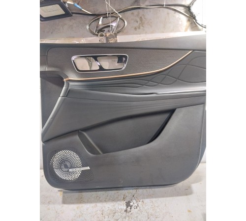 Обшивка двери передняя правая