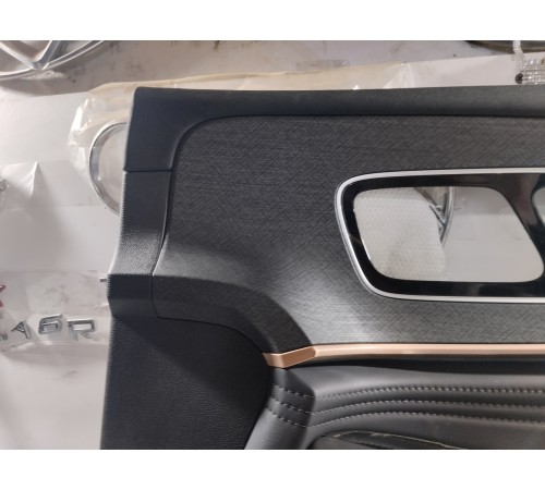 Обшивка двери передняя правая