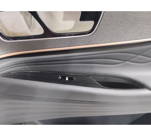 Обшивка двери передняя правая