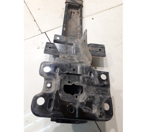 Усилитель переднего бампера