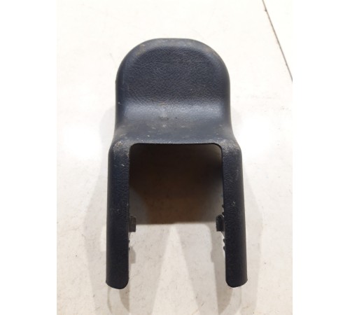 Накладка крепления сиденья передняя правая