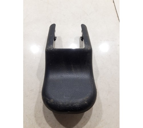 Накладка крепления сиденья передняя правая