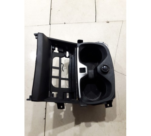 Накладка центральной консоли с подстаканниками