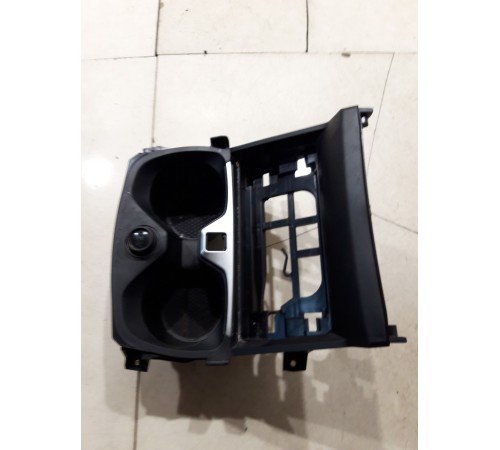 Накладка центральной консоли с подстаканниками