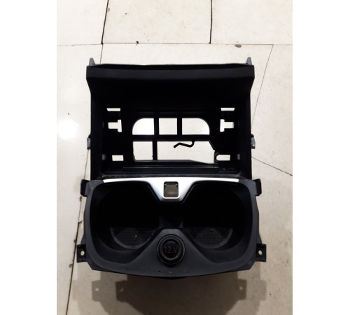 Накладка центральной консоли с подстаканниками