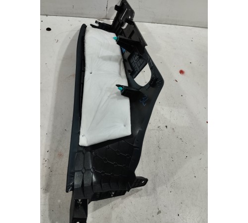 Обшивка задней стойки (левая верхняя)