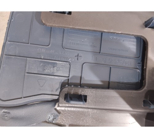 Обшивка задней стойки (левая верхняя)