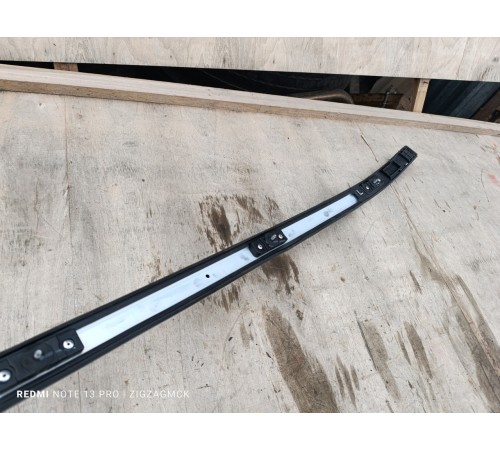 Рейлинг крыши левый