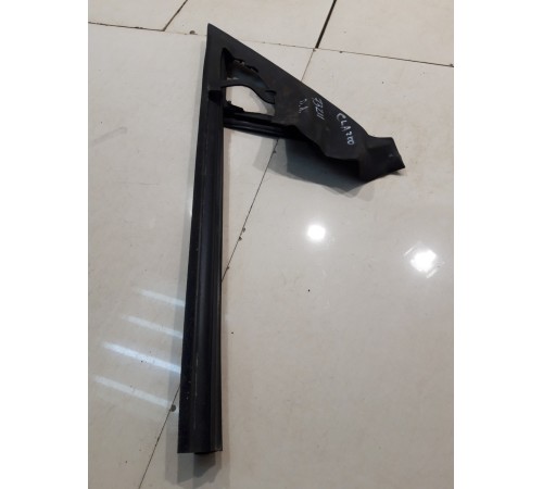 Уплотнитель двери (передний, левый)