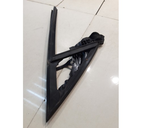 Уплотнитель двери (передний, левый)