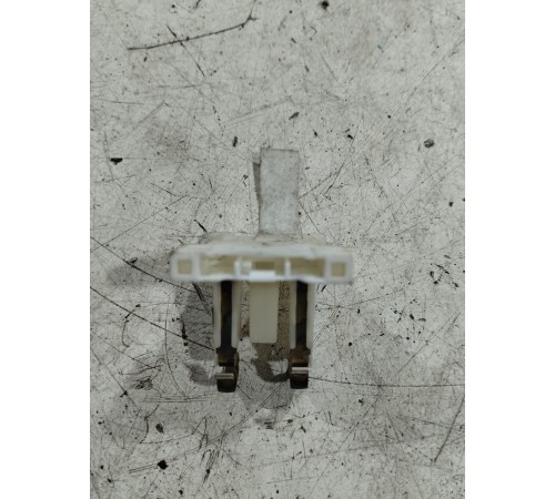 Крепление защелка солнцезащитного козырька правая