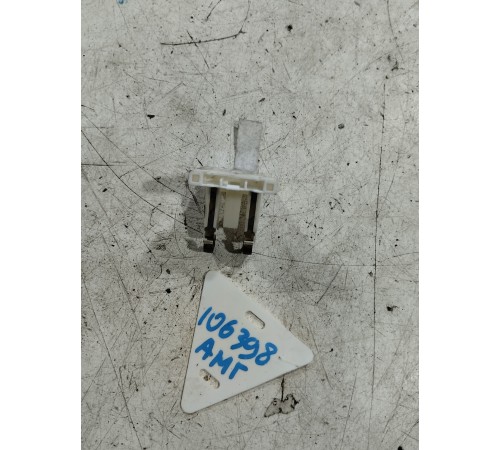 Крепление защелка солнцезащитного козырька правая