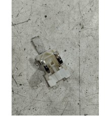 Крепление защелка солнцезащитного козырька правая