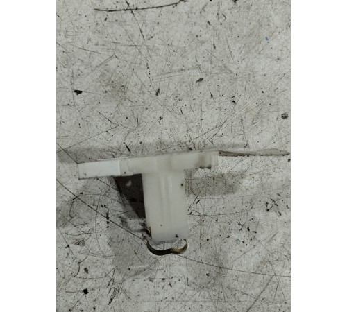 Крепление защелка солнцезащитного козырька правая